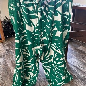 Sonoma Green and White Leaf Pattern Pants